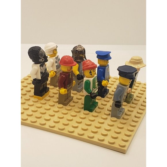LEGO Minifigure Mixed Lot of 8 and Head Gear C0476 - Picture 7 of 9
